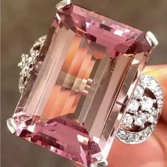 Elegant Cubic Zirconia Cocktail Ring - Luxurious  NWT Sz 7, 8, 9 available - Picture 2 of 4